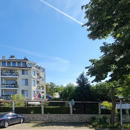 Rai Hotel *